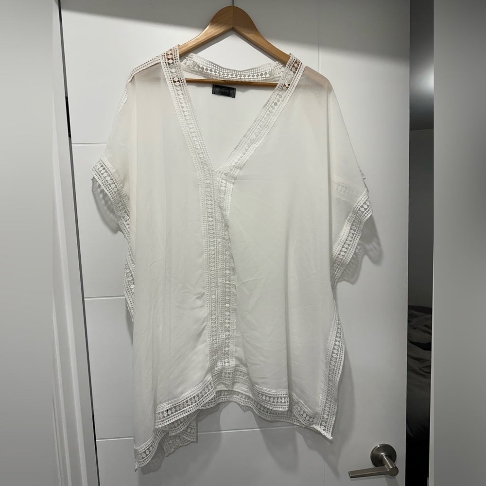 Light weight beach cover up. Never worn.